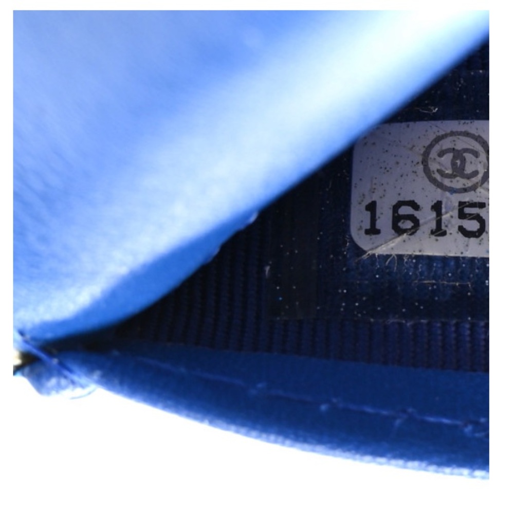 π ELECTRIC BLUE QUILTED LEATHER CHANEL ZIP AROUND ZIPPY LARGE ORGANIZER WALLET - Picture 4 of 12